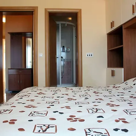 Apartman Nikola Ercegovic *